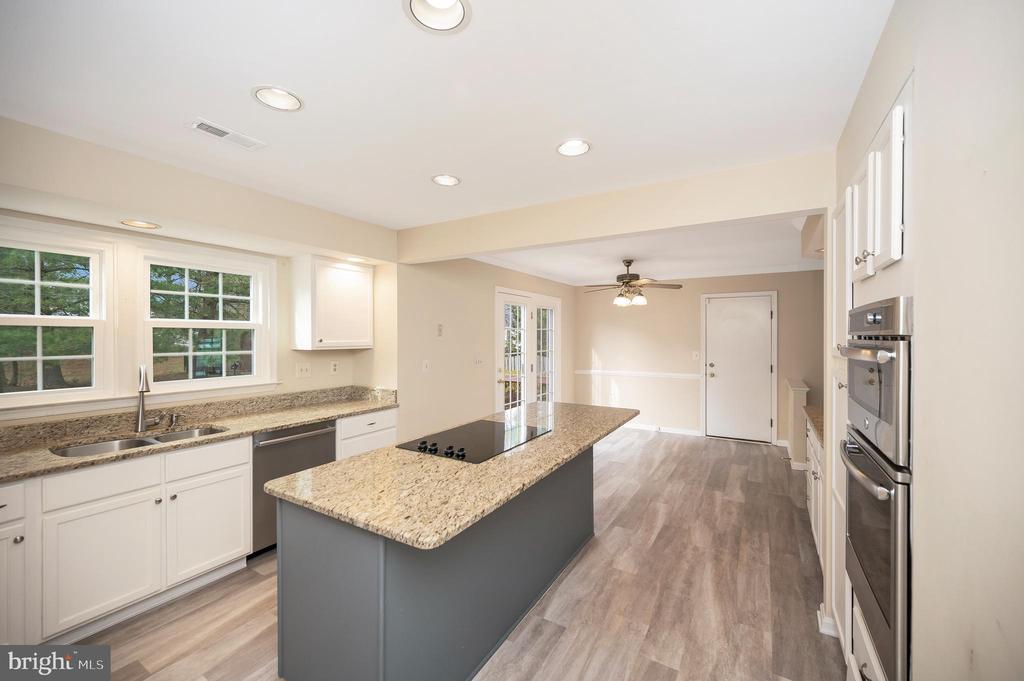 8 Oakbrook Ct