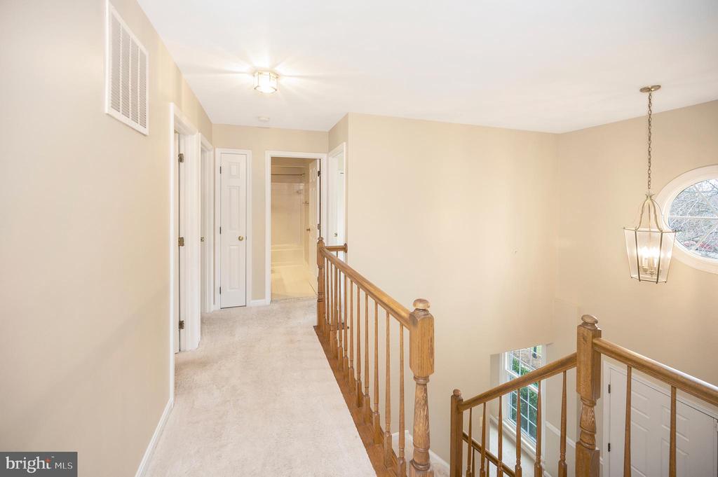 8 Oakbrook Ct