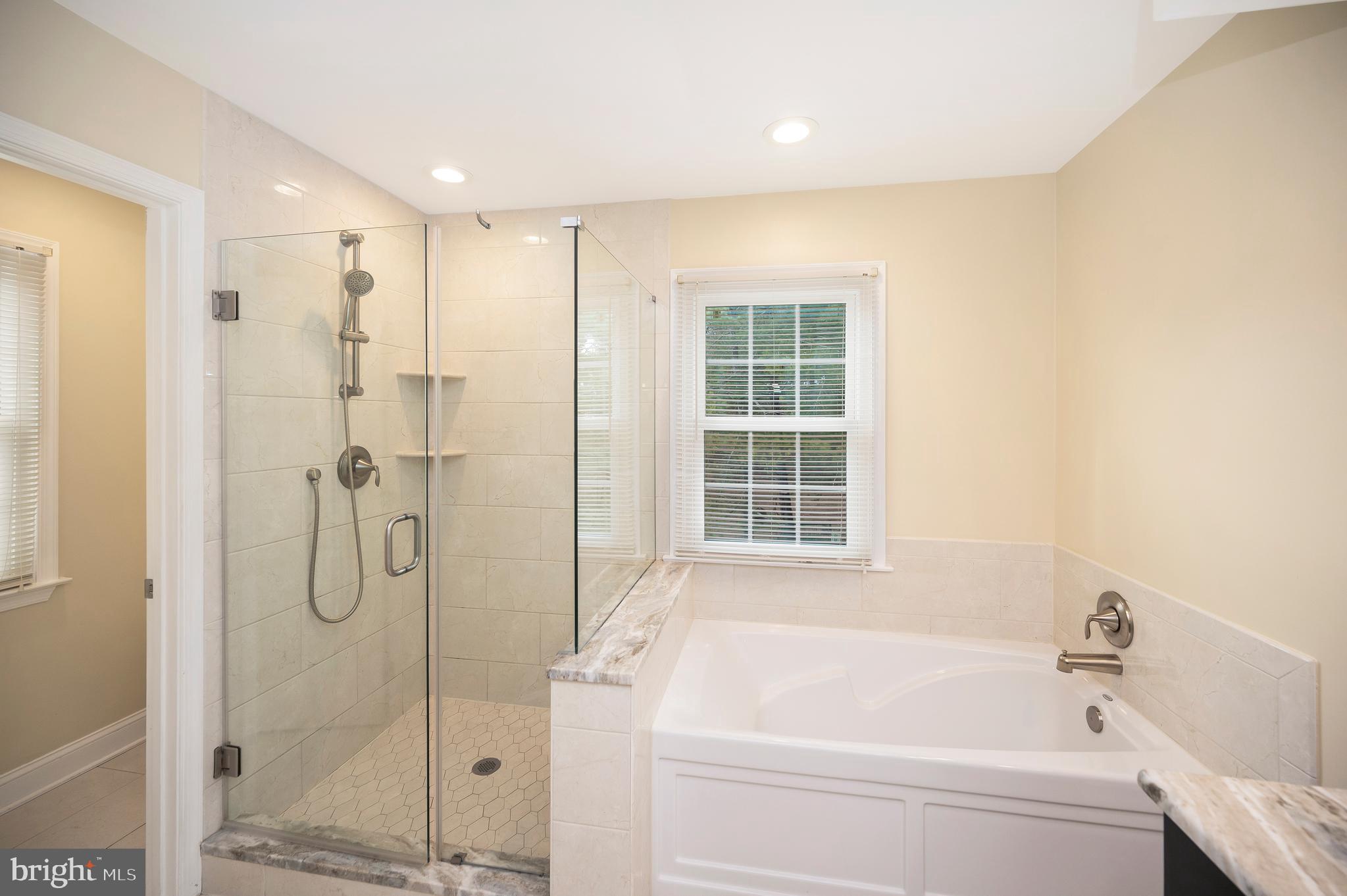 8 Oakbrook Ct