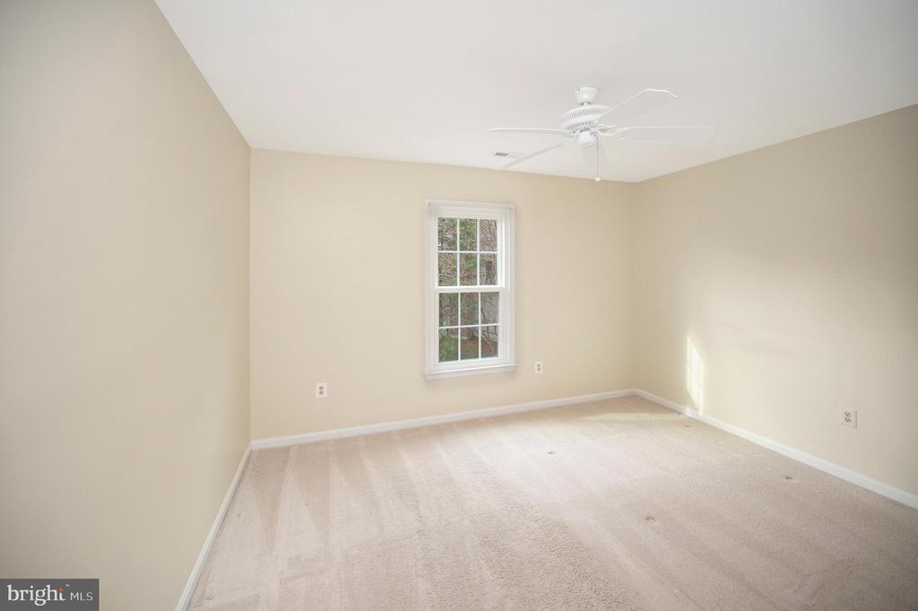 8 Oakbrook Ct