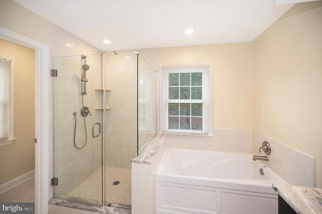 8 Oakbrook Ct