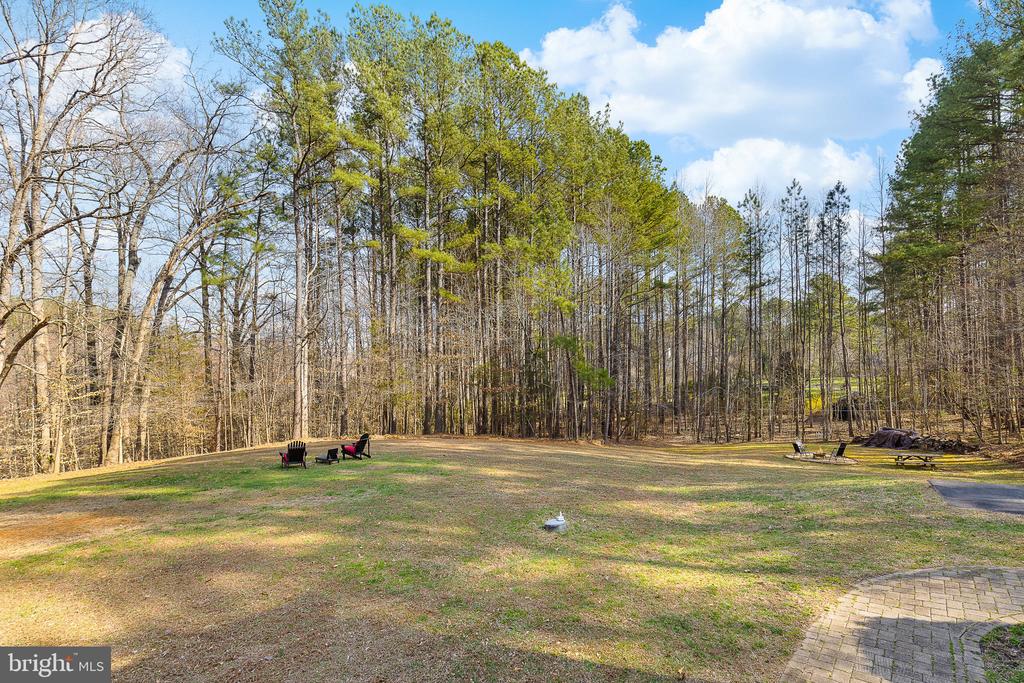 16 Beaver Ridge Rd