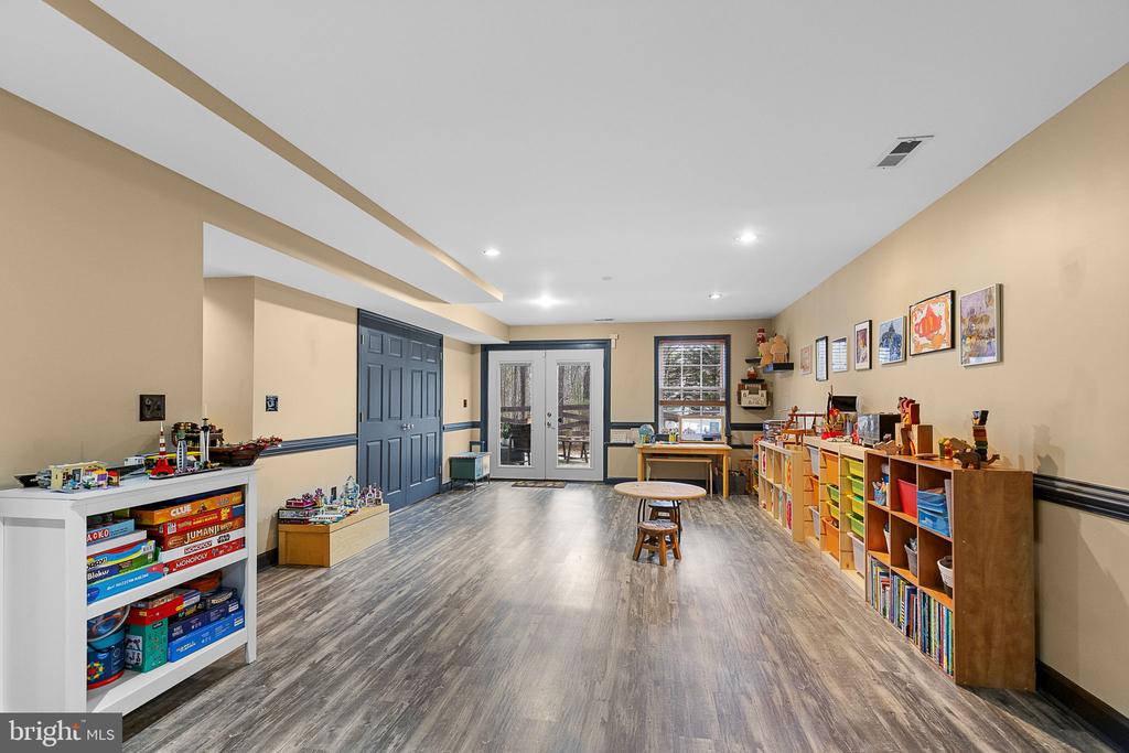 16 Beaver Ridge Rd