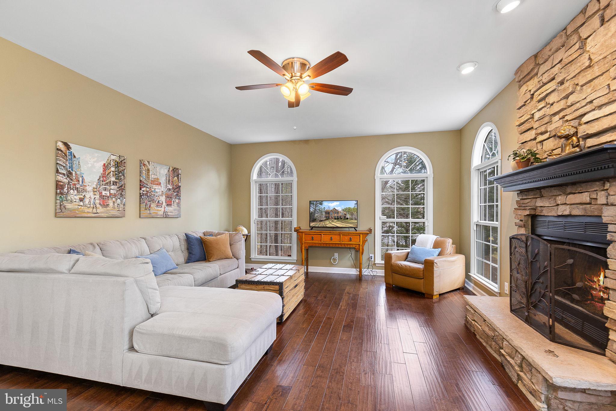 16 Beaver Ridge Rd