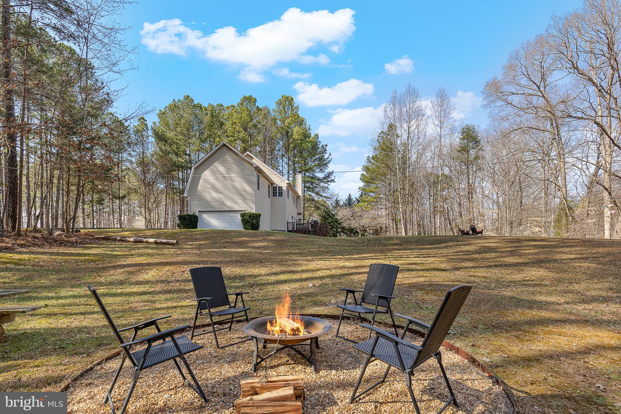 16 Beaver Ridge Rd
