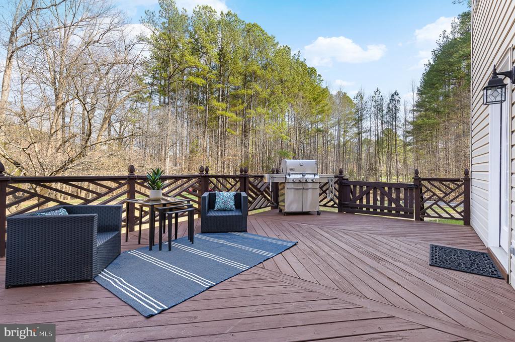 16 Beaver Ridge Rd