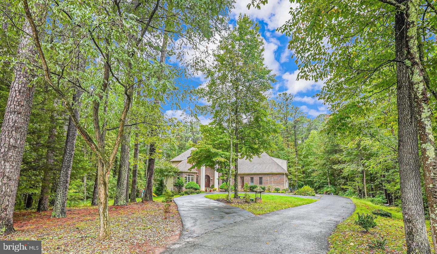 3 Beaver Ridge Rd
