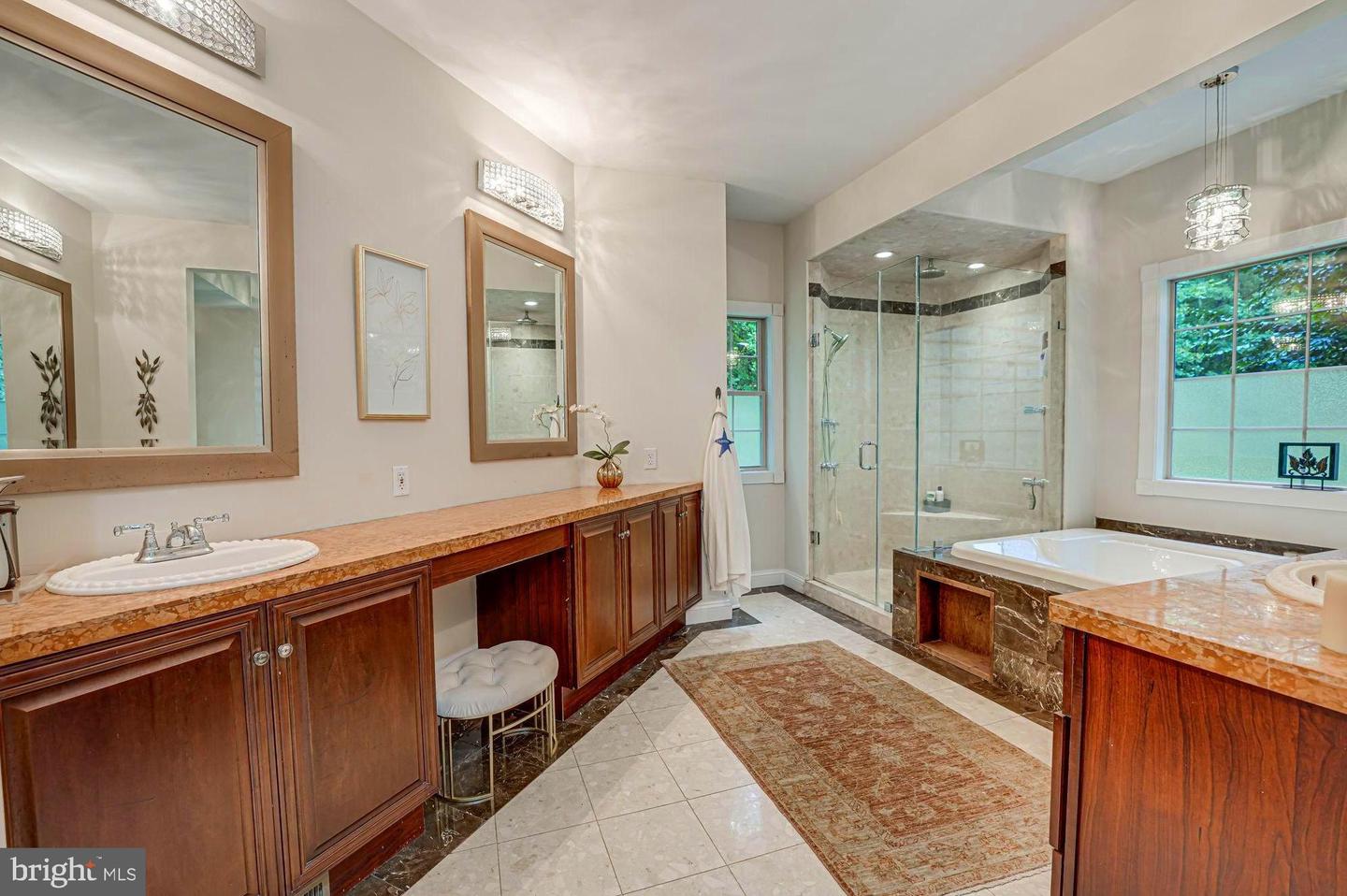 3 Beaver Ridge Rd
