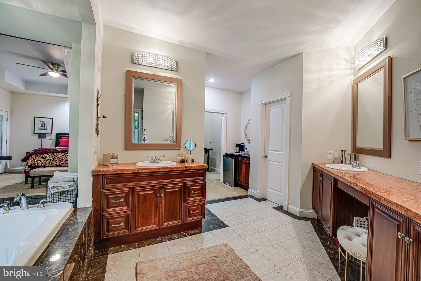 3 Beaver Ridge Rd