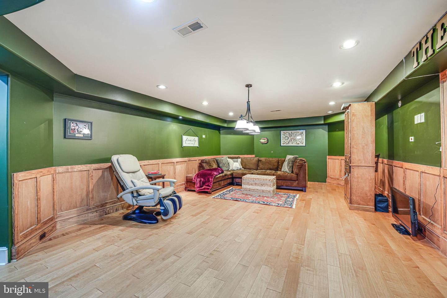 3 Beaver Ridge Rd