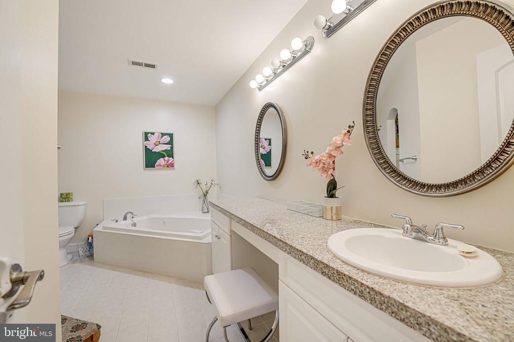 3 Beaver Ridge Rd