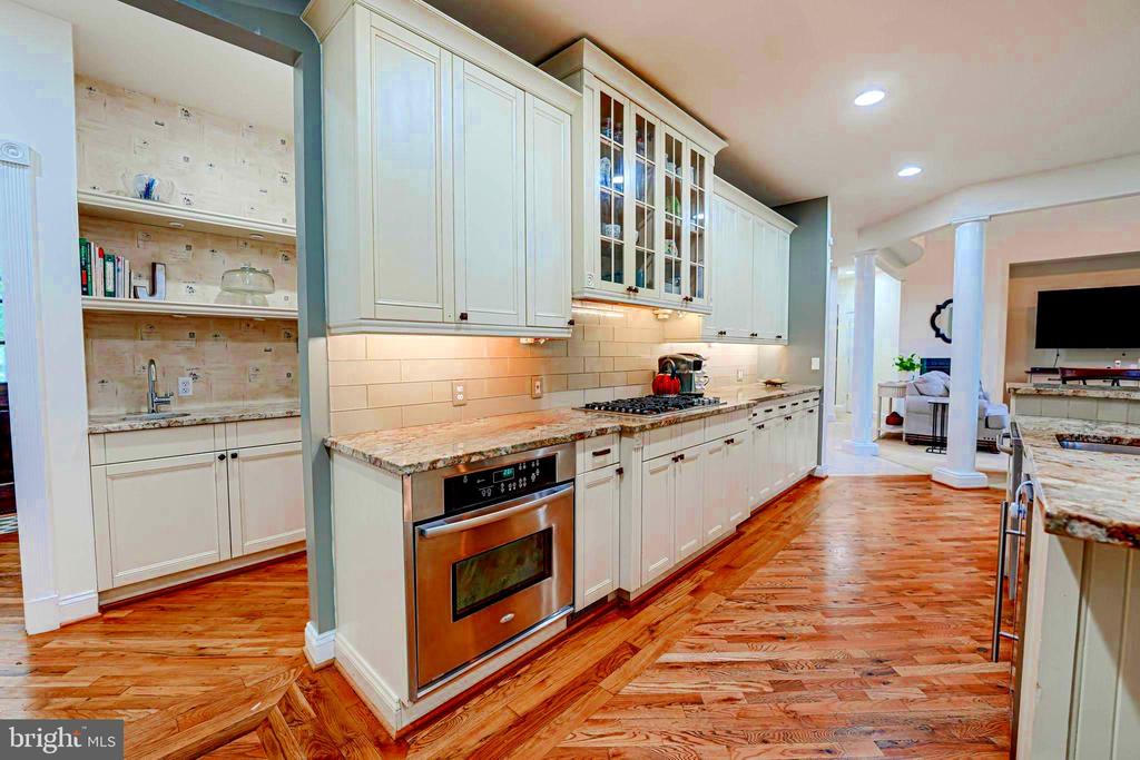3 Beaver Ridge Rd