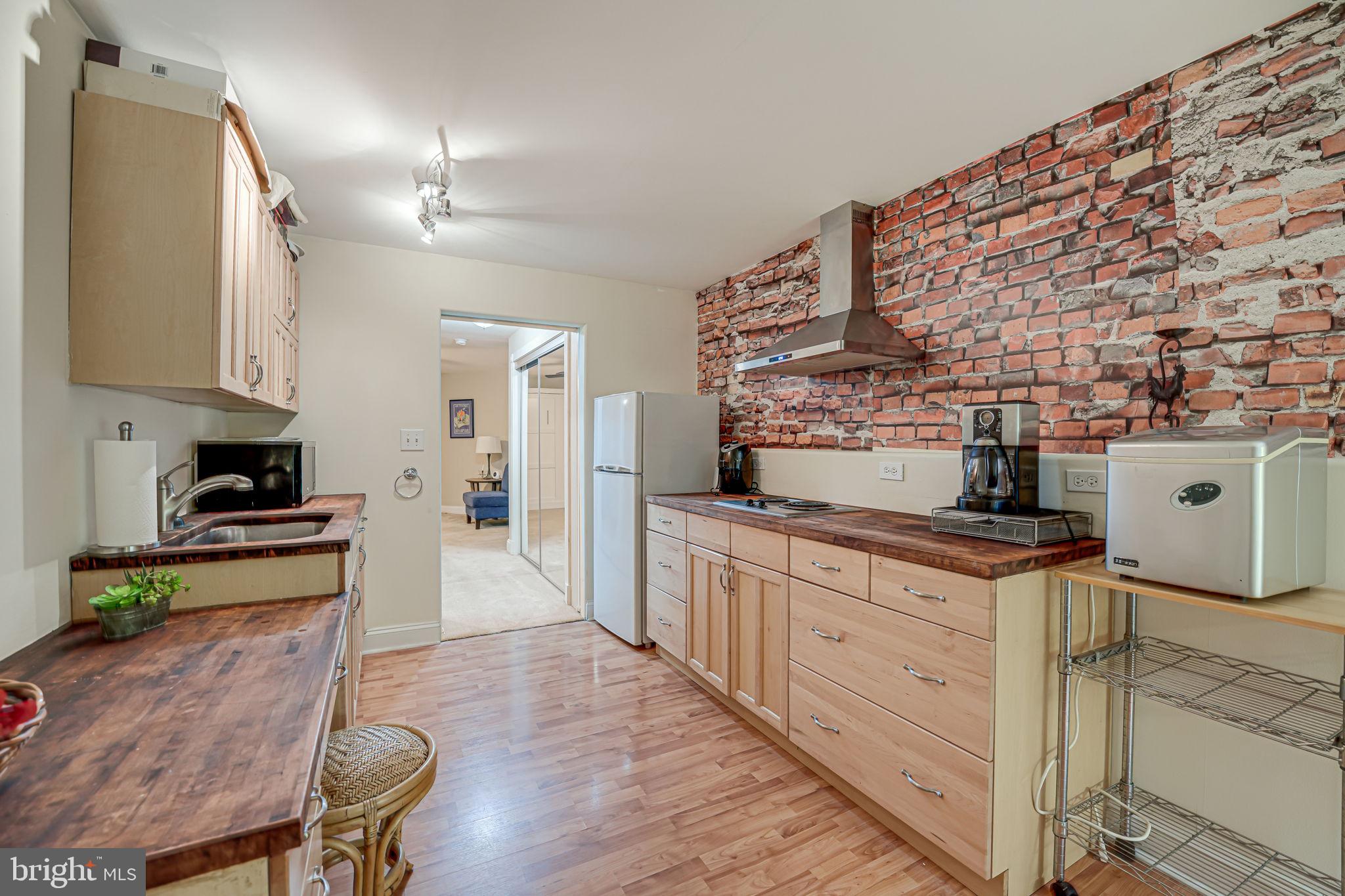 3 Beaver Ridge Rd