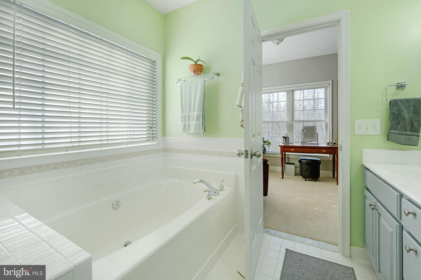 6 Cloverleaf Ct