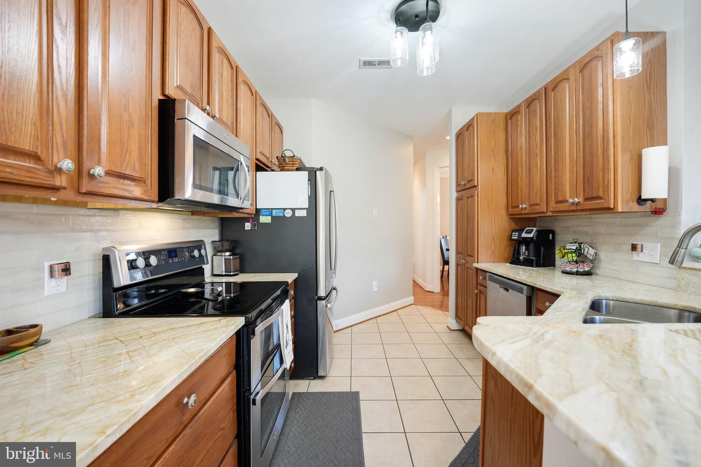 6 Cloverleaf Ct