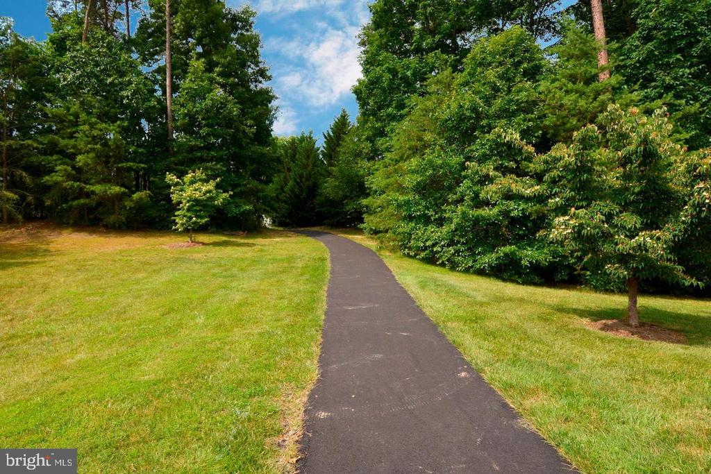 6 Cloverleaf Ct
