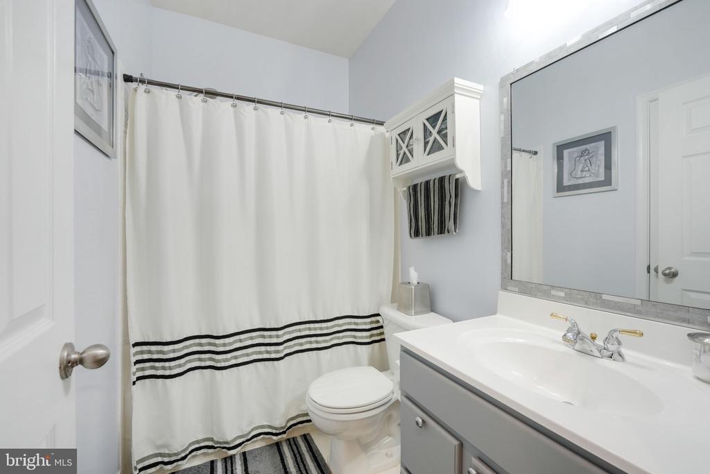 6 Cloverleaf Ct