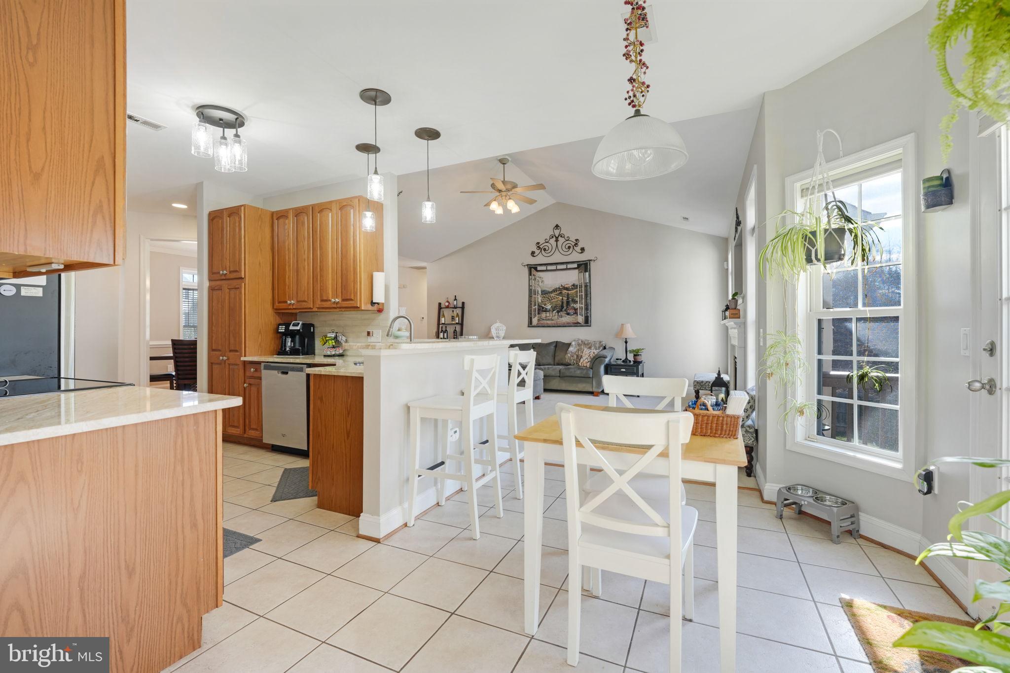 6 Cloverleaf Ct