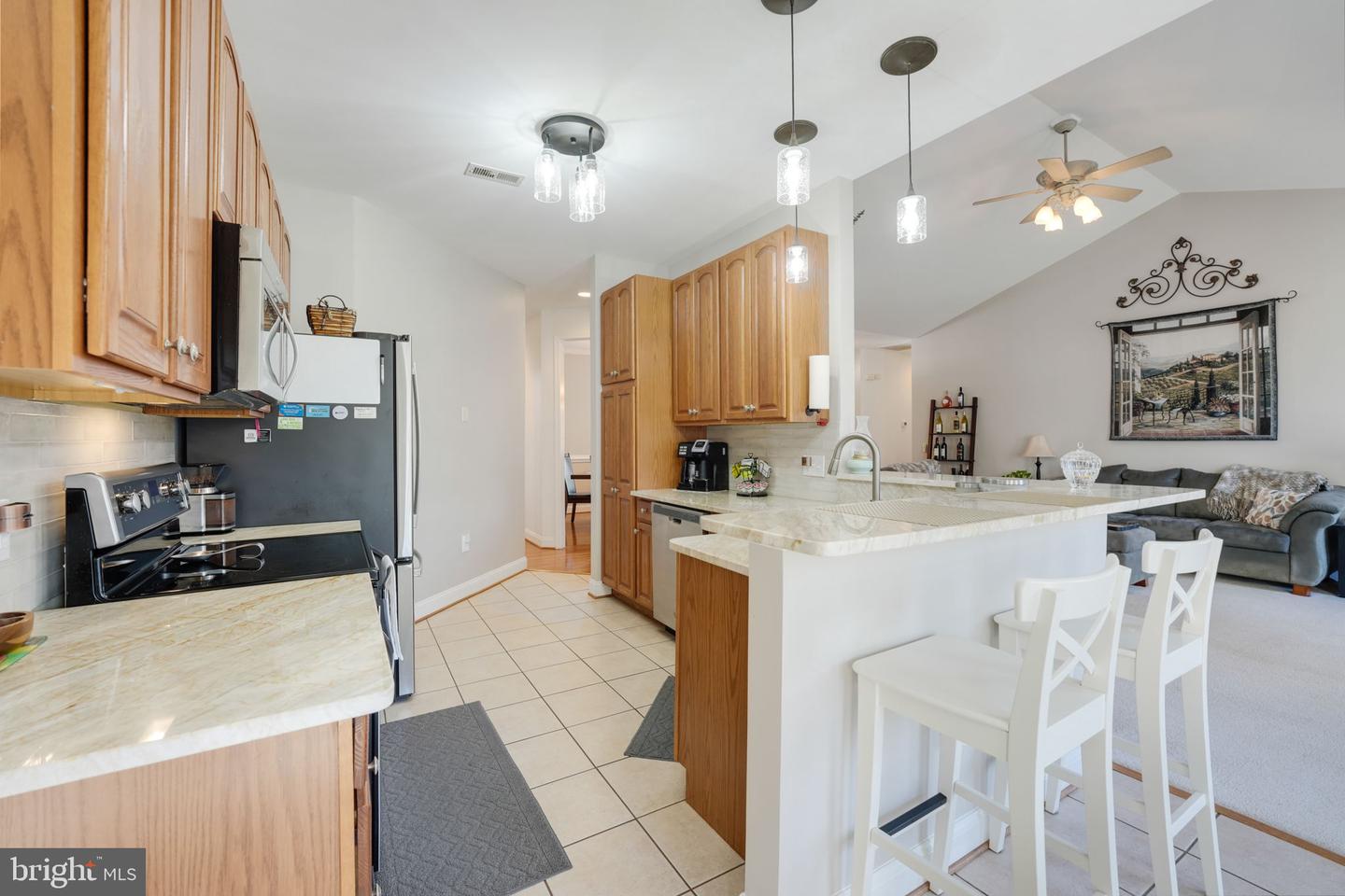 6 Cloverleaf Ct