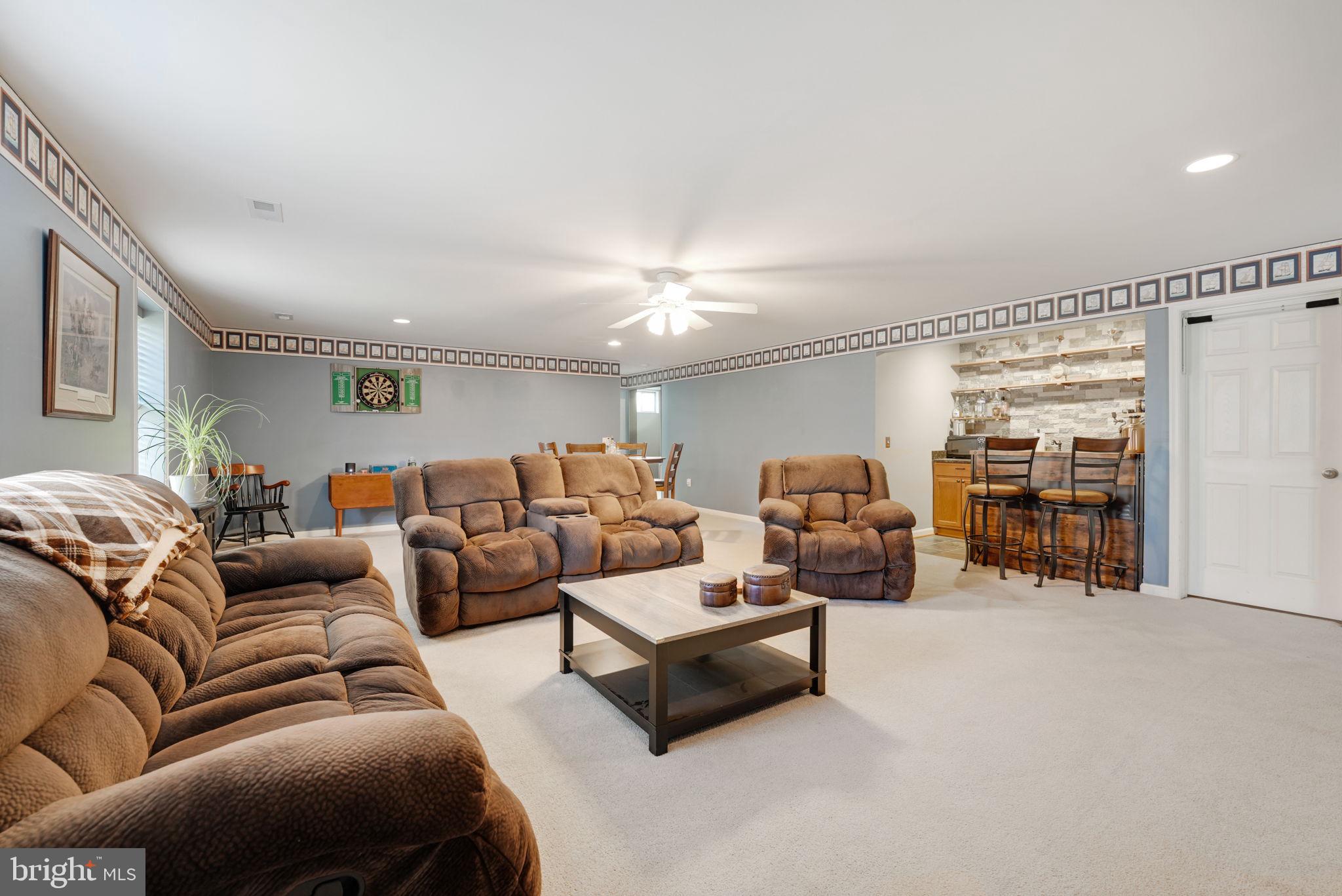 6 Cloverleaf Ct