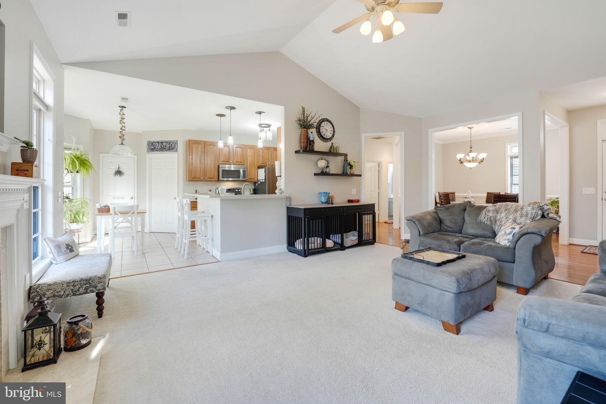 6 Cloverleaf Ct