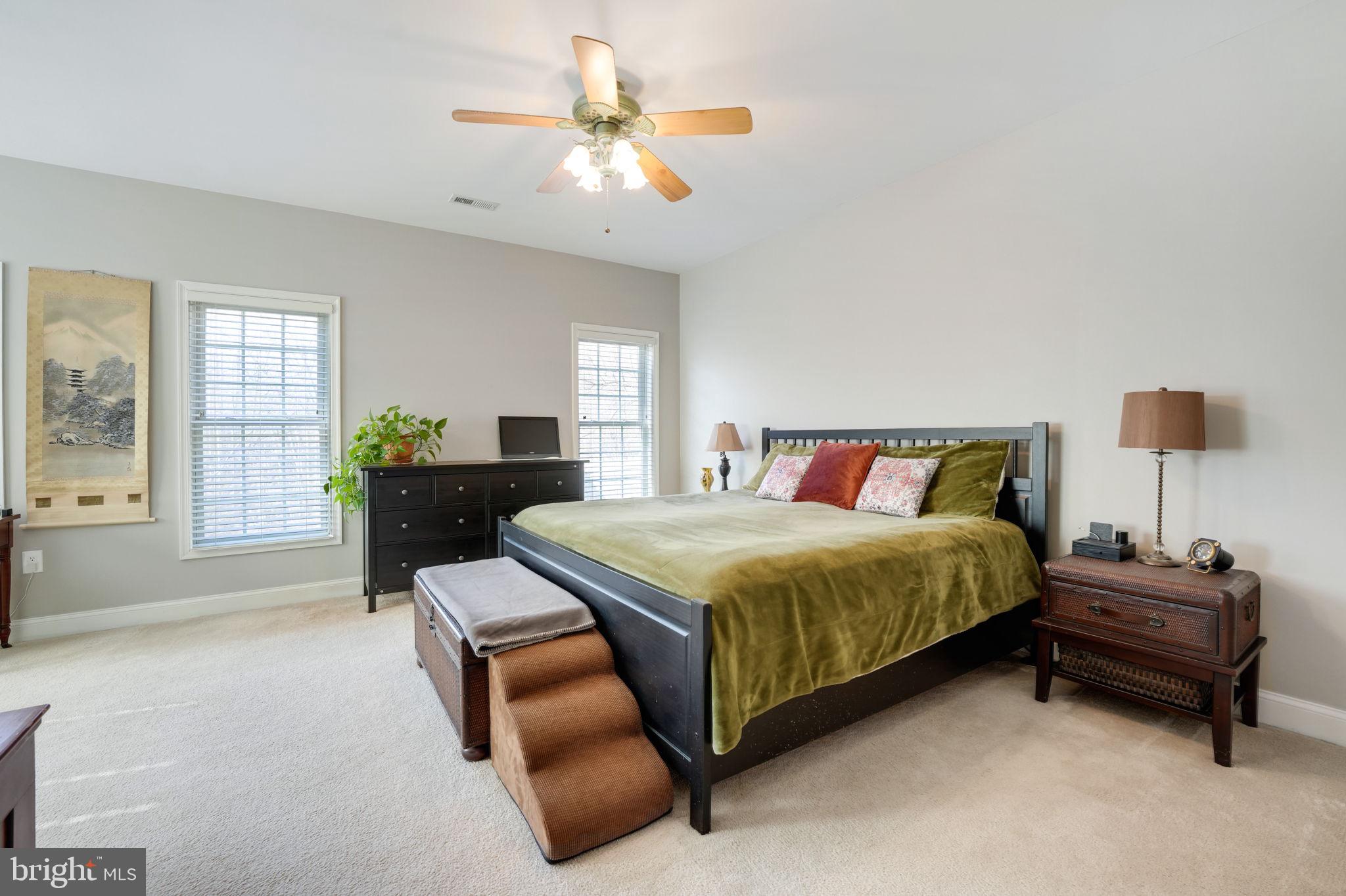 6 Cloverleaf Ct
