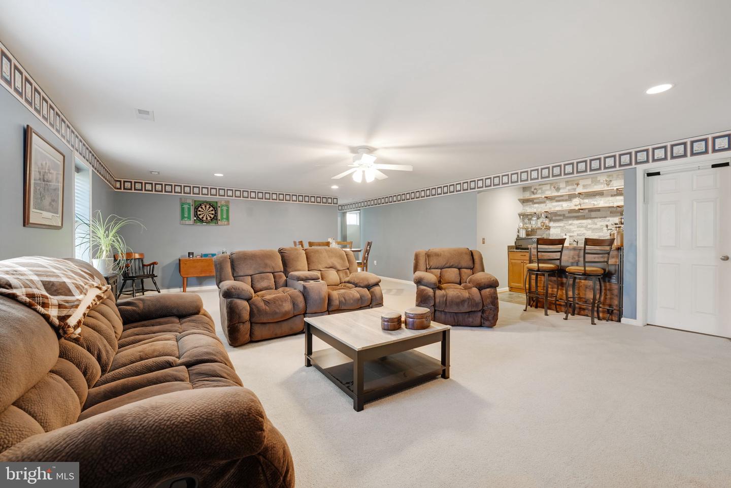 6 Cloverleaf Ct