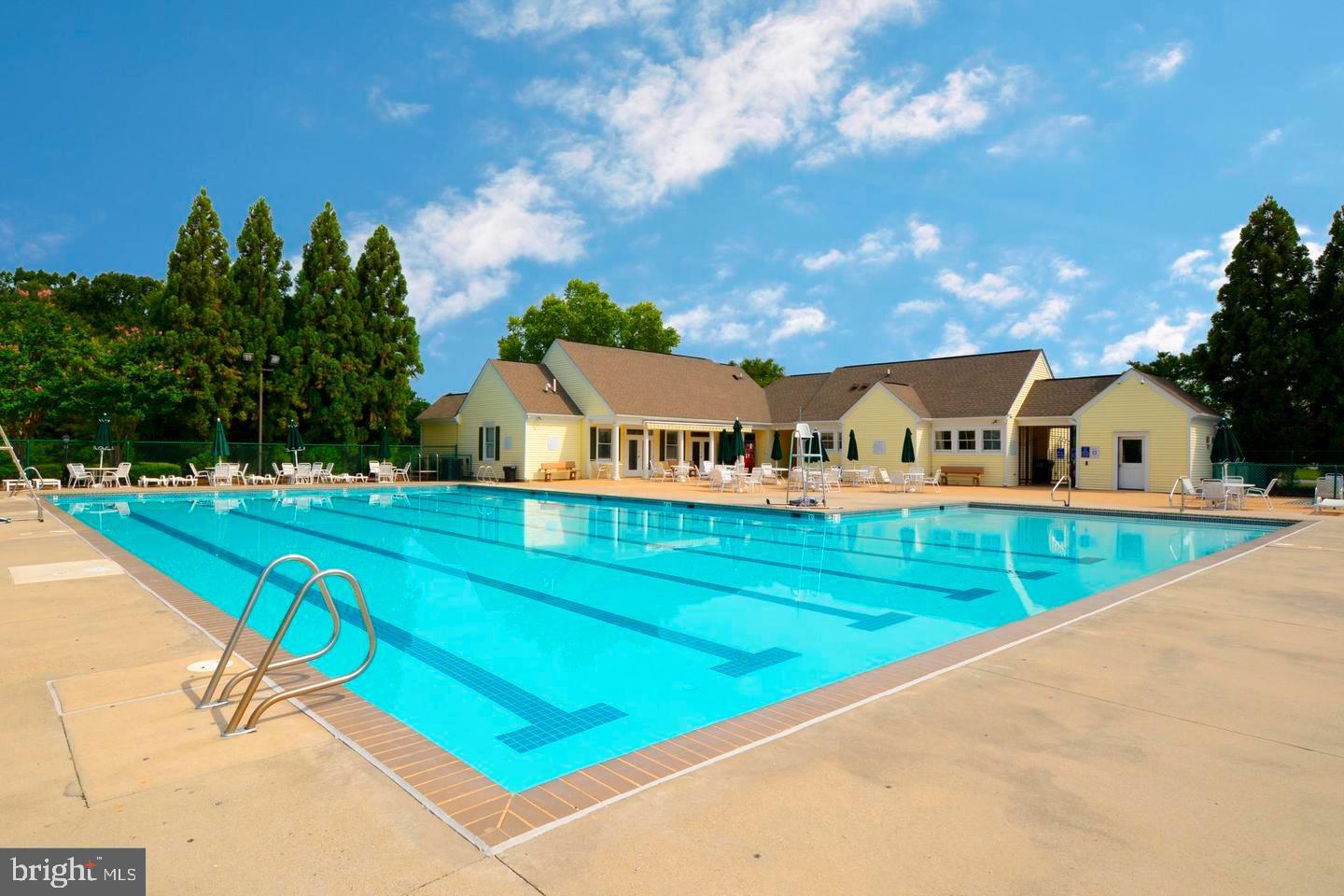 6 Cloverleaf Ct