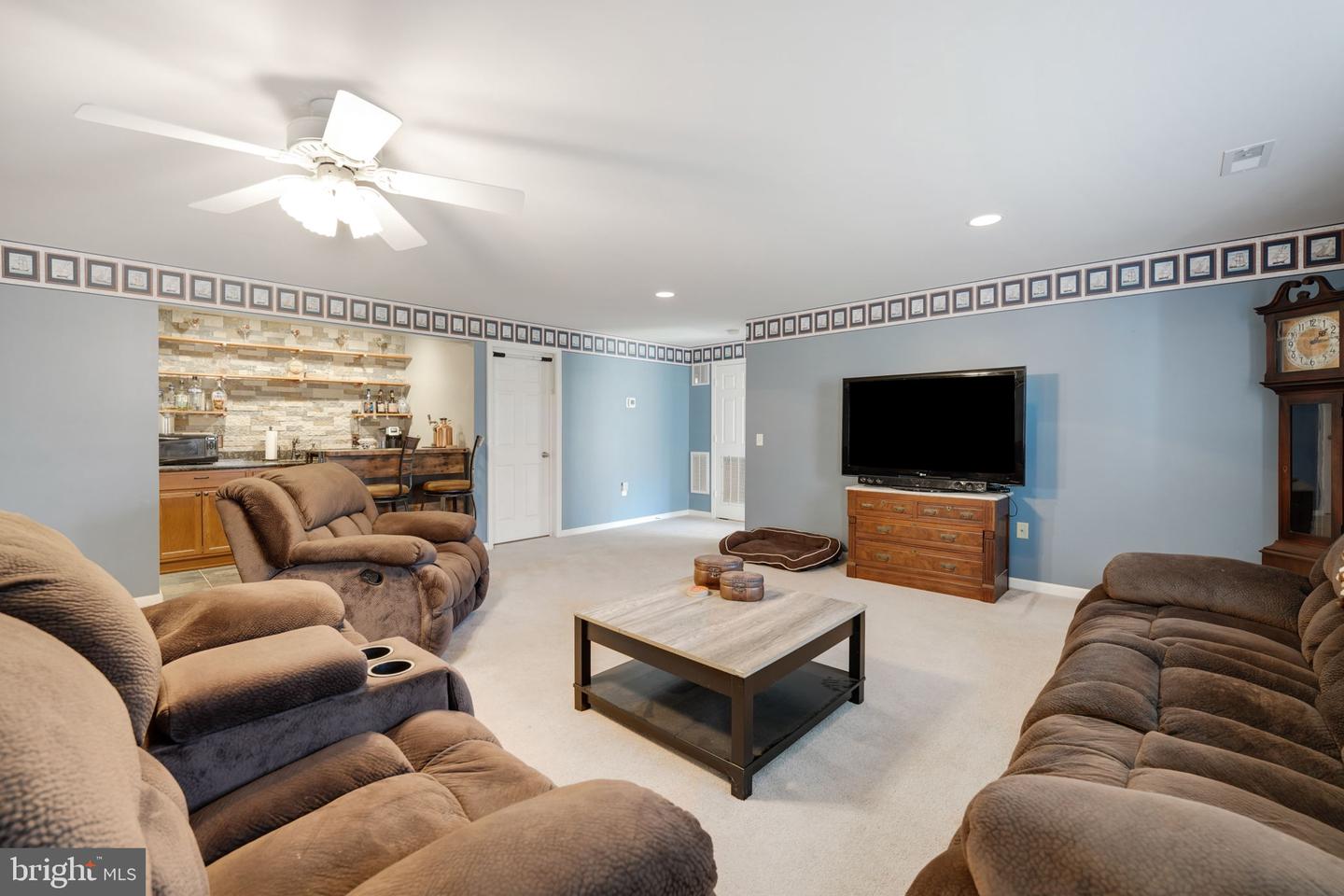 6 Cloverleaf Ct
