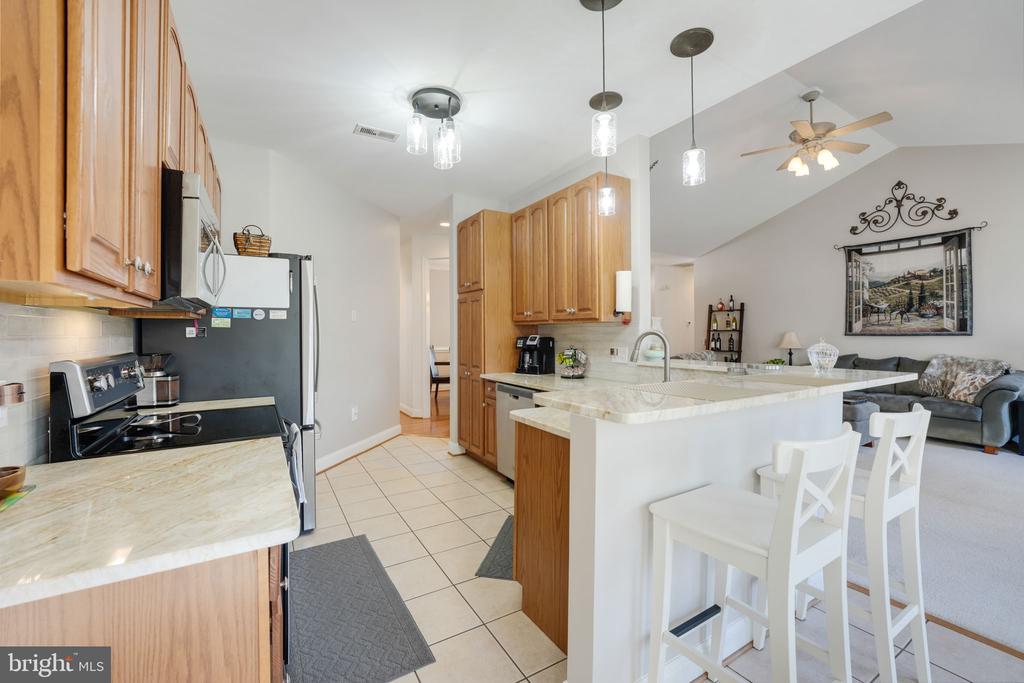 6 Cloverleaf Ct