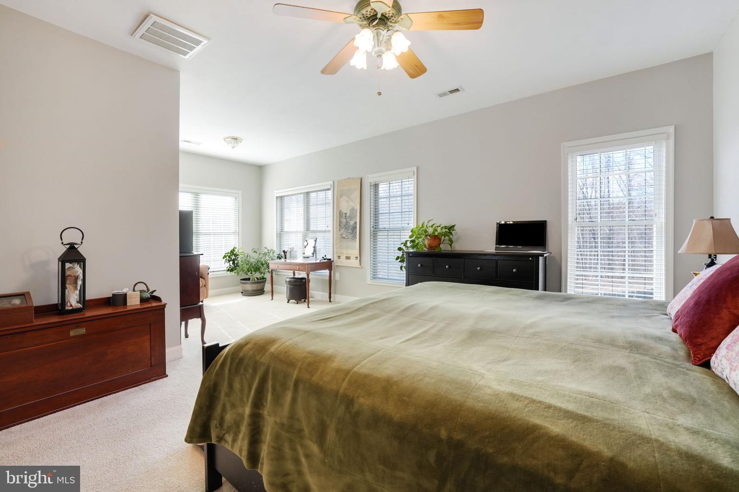 6 Cloverleaf Ct