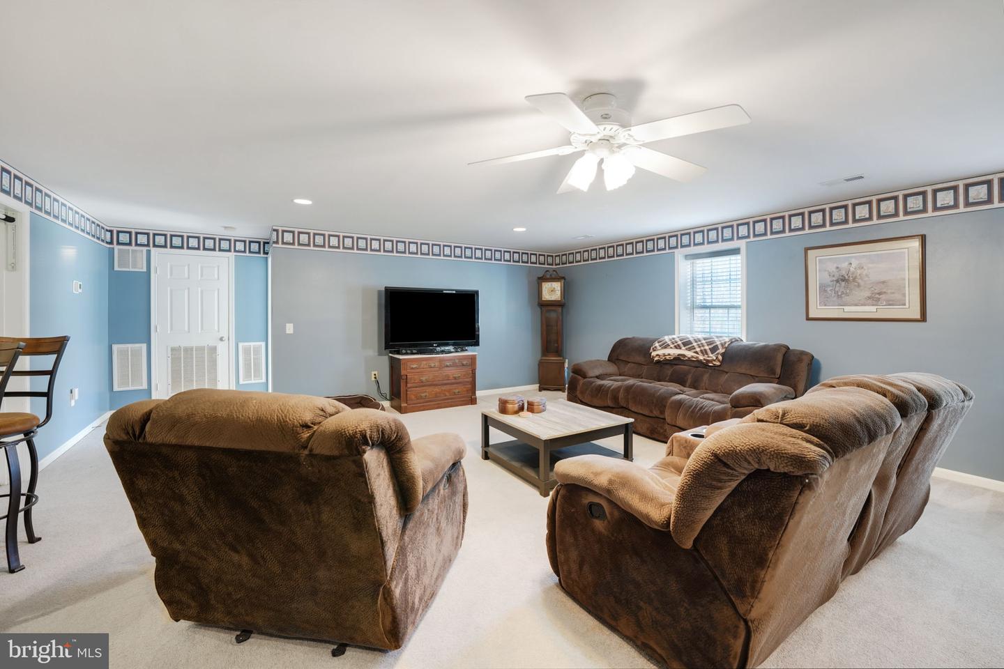 6 Cloverleaf Ct