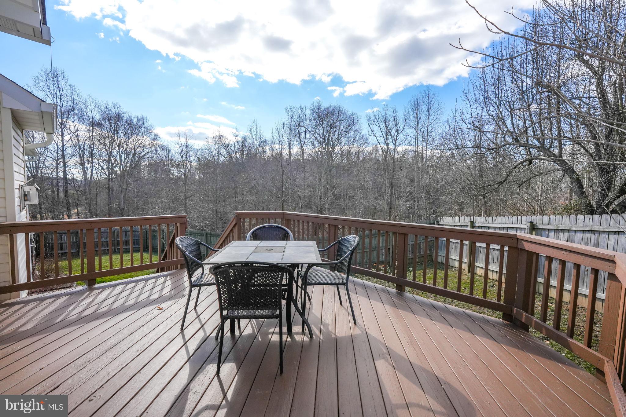6 Cloverleaf Ct