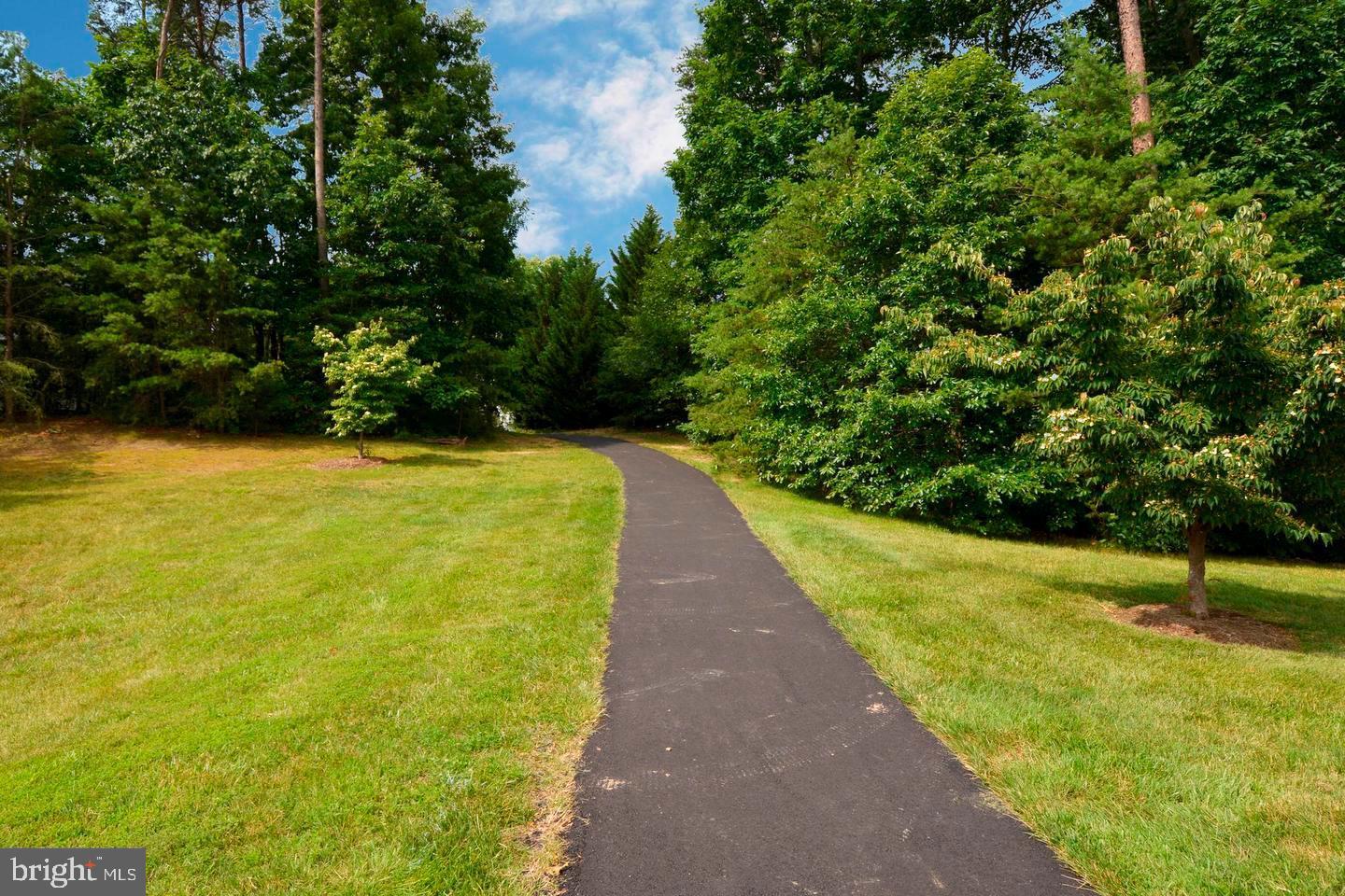 6 Cloverleaf Ct
