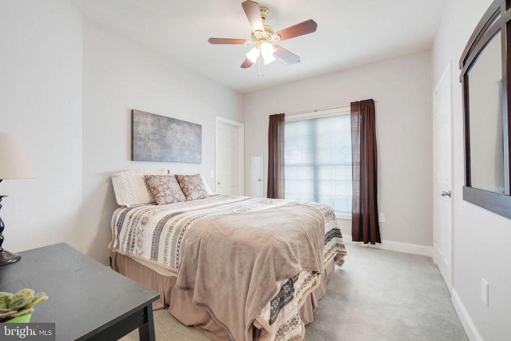 6 Cloverleaf Ct