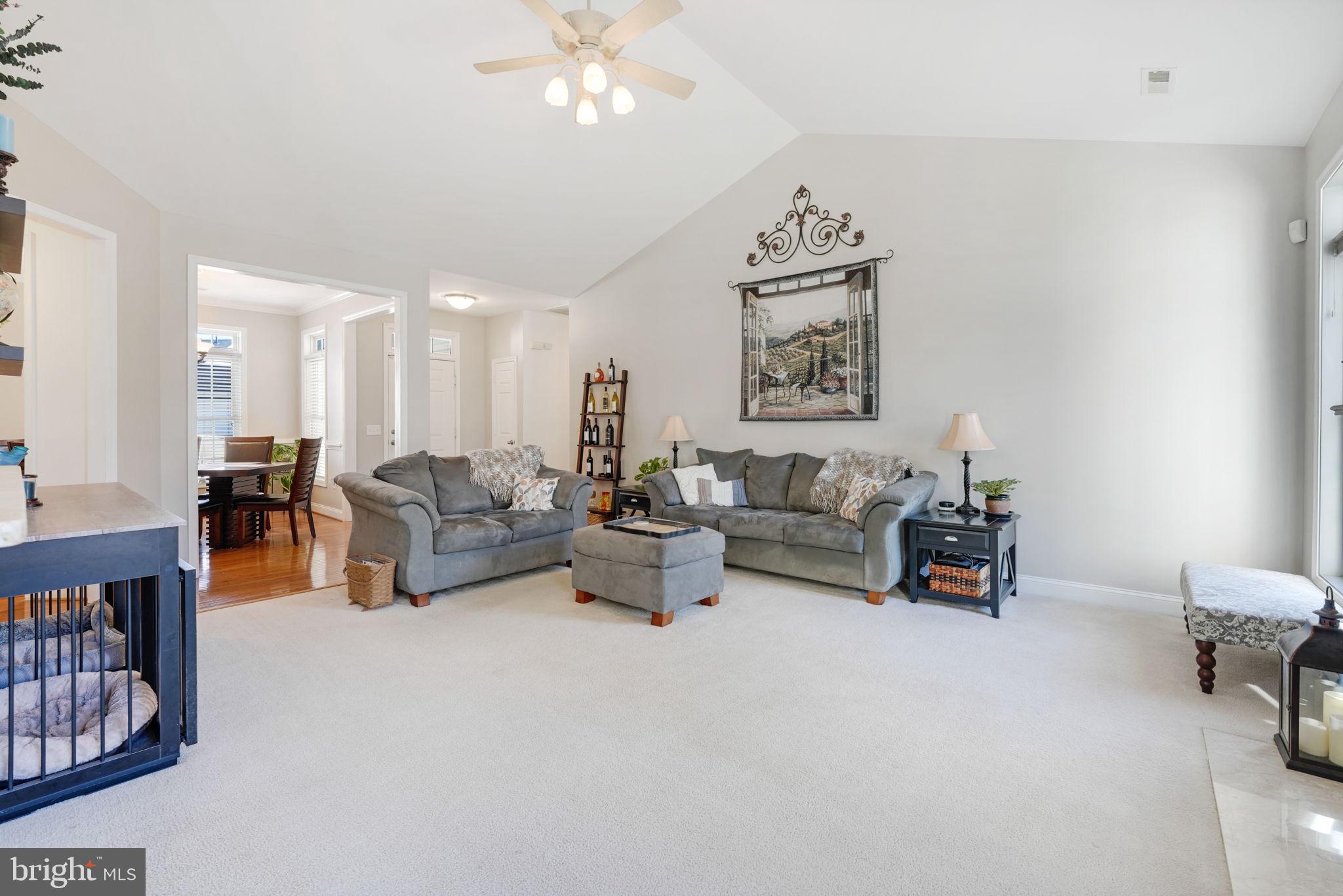 6 Cloverleaf Ct