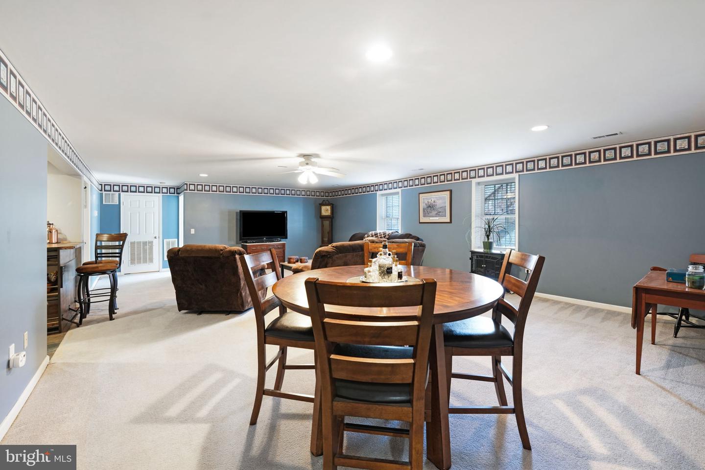 6 Cloverleaf Ct