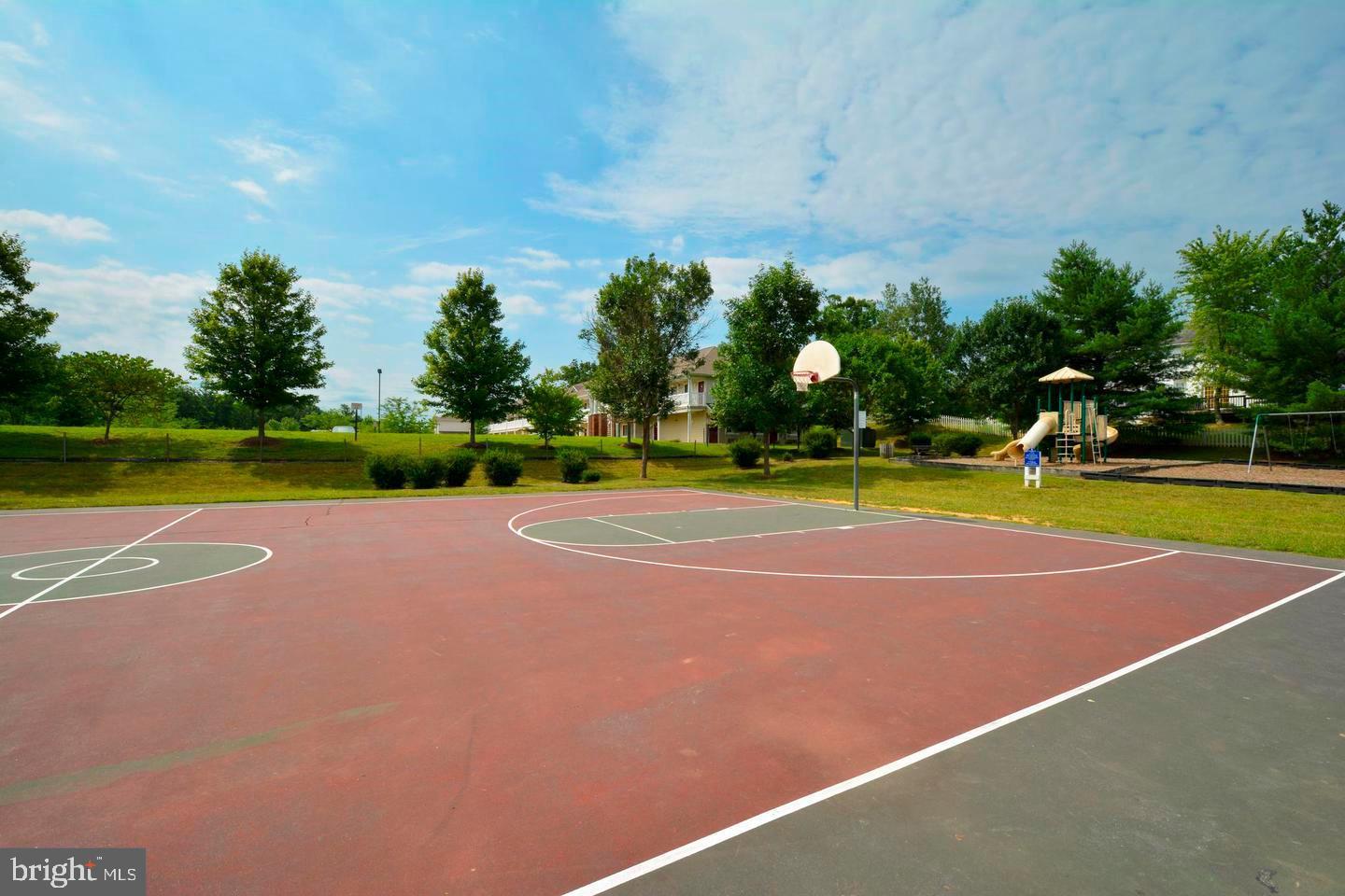 6 Cloverleaf Ct