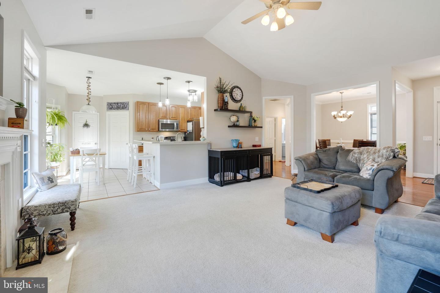 6 Cloverleaf Ct