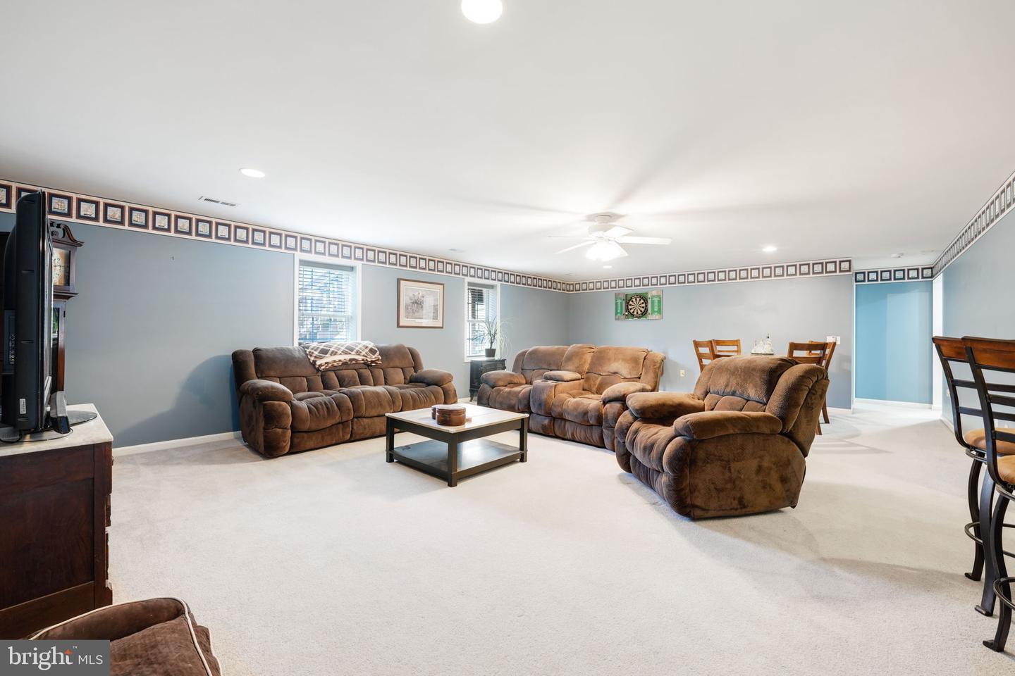 6 Cloverleaf Ct