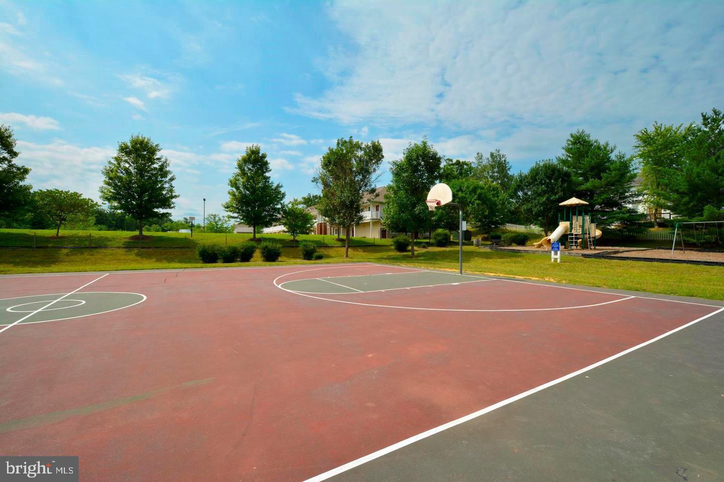 6 Cloverleaf Ct