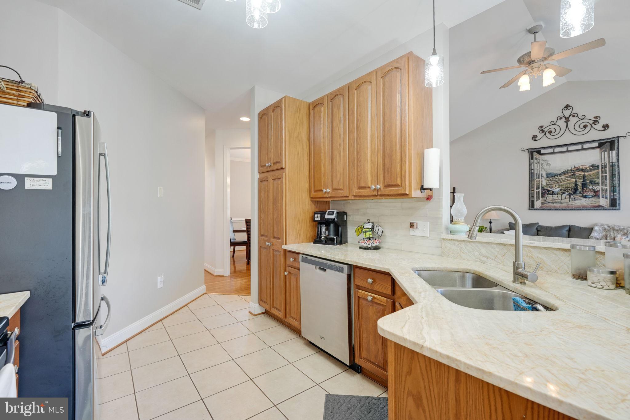 6 Cloverleaf Ct