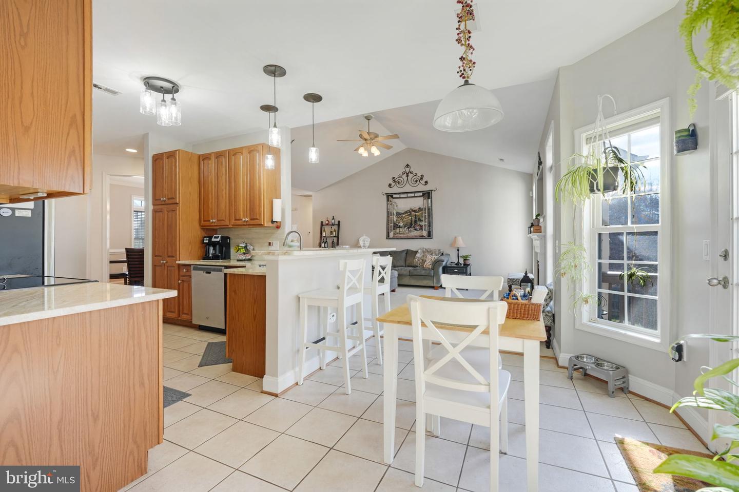 6 Cloverleaf Ct