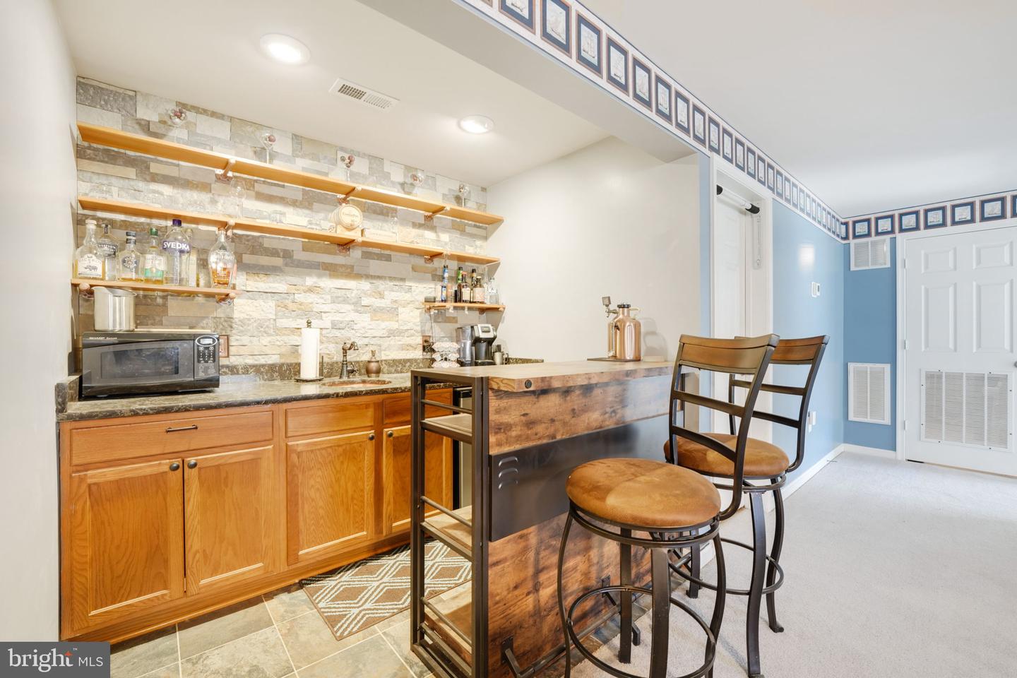 6 Cloverleaf Ct