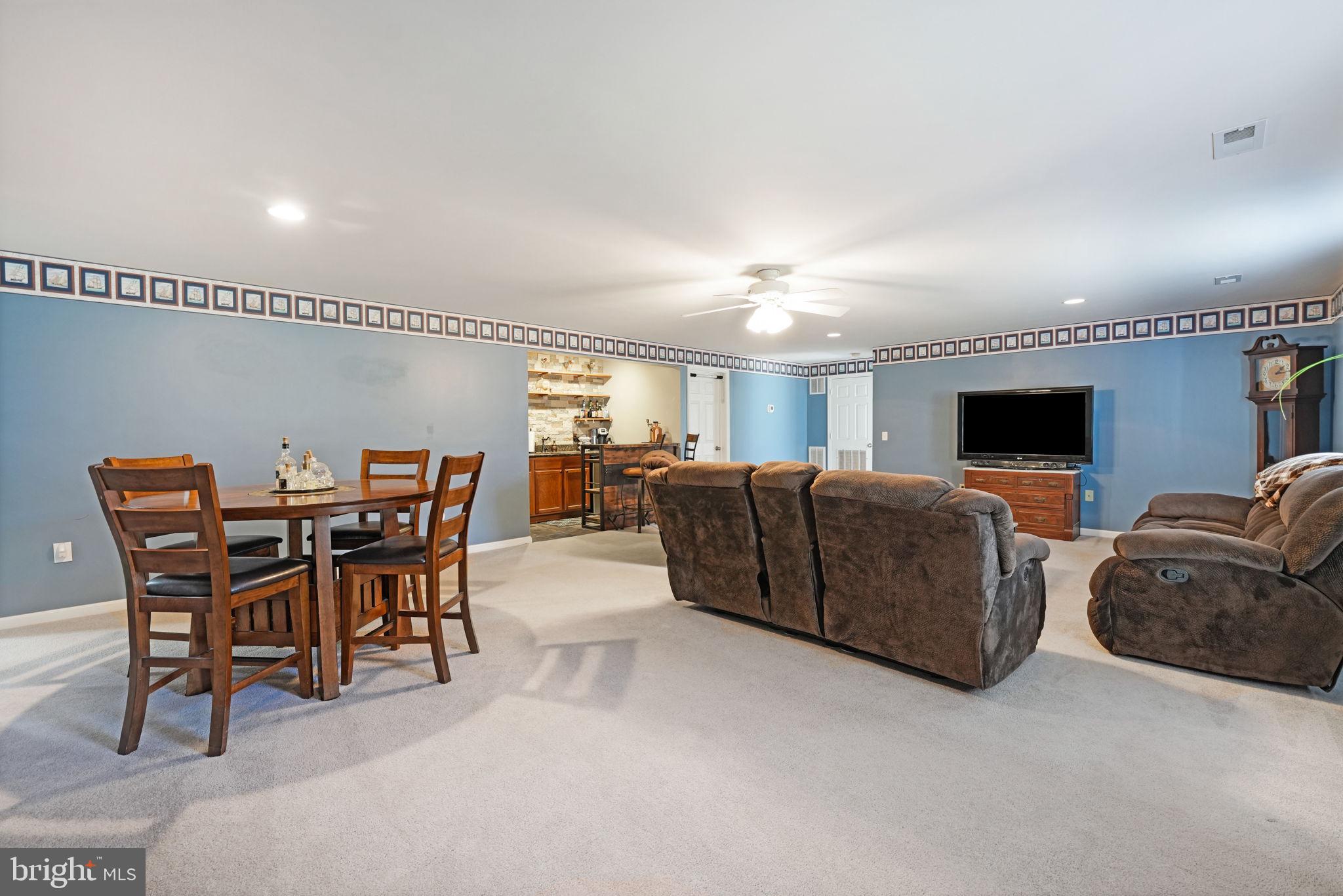 6 Cloverleaf Ct