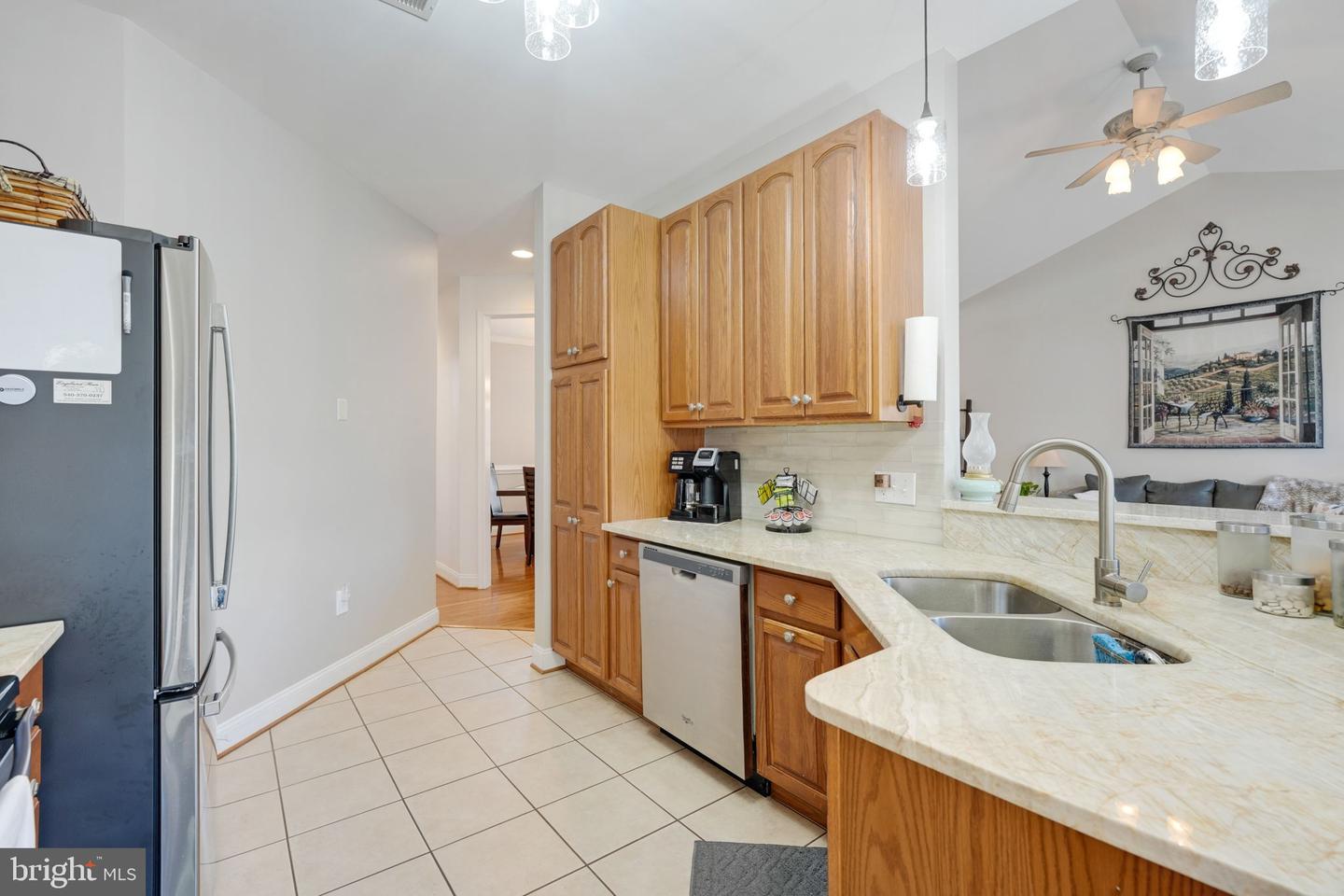 6 Cloverleaf Ct