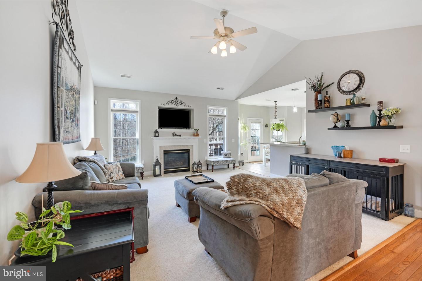 6 Cloverleaf Ct