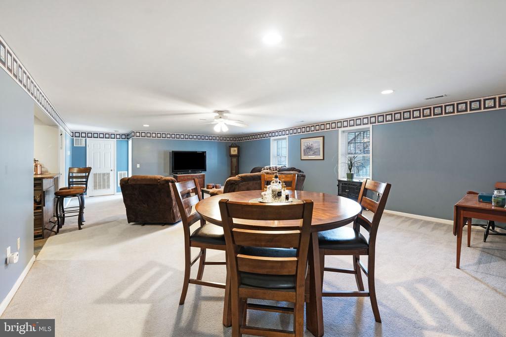 6 Cloverleaf Ct