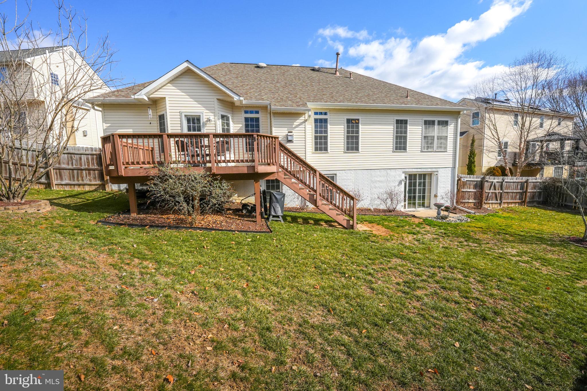 6 Cloverleaf Ct