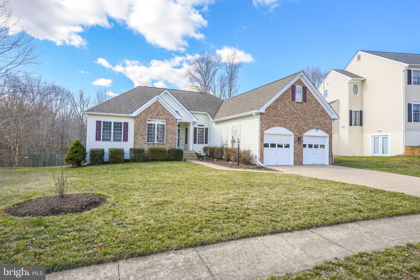 6 Cloverleaf Ct